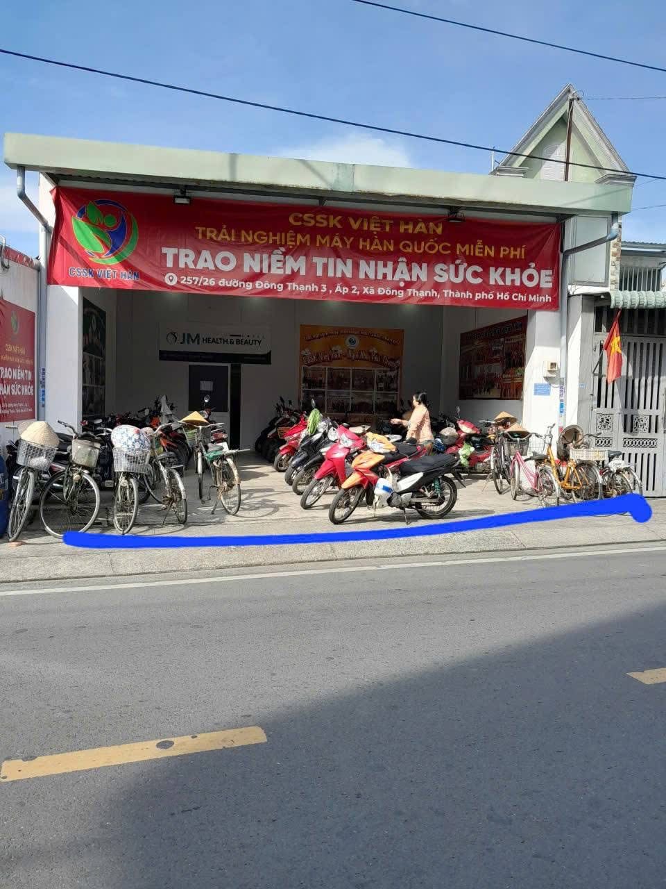 Tọa lạc tại mặt tiền đường ĐT3, đối diện Uỷ ban xã Đông Thạnh, Hóc Môn