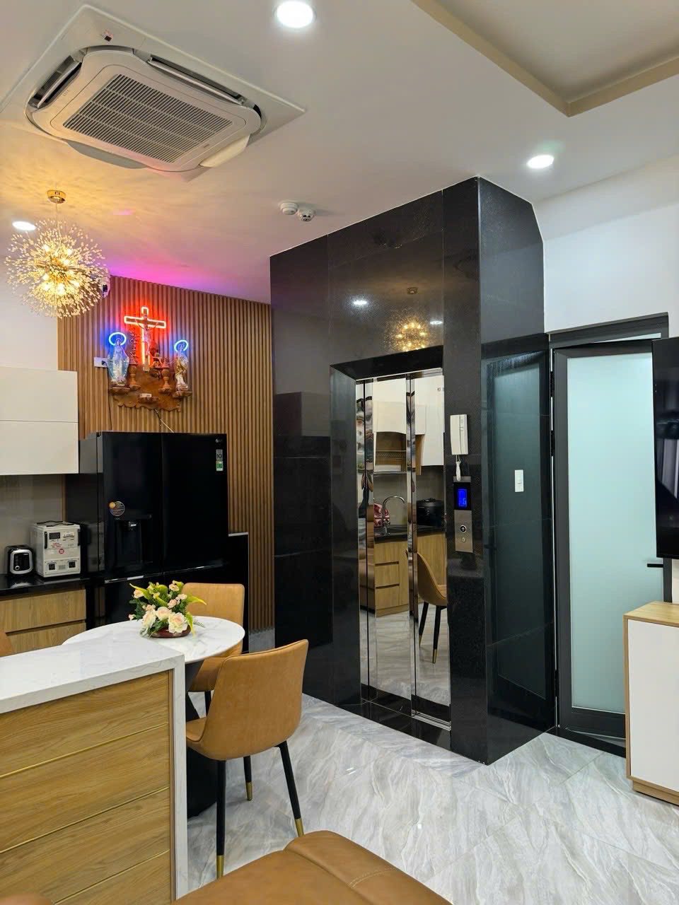 Nhà 3 tầng khu đô thị Phước Long, 3 phòng ngủ, thang máy, nội thất xịn, dọn vào ở ngay