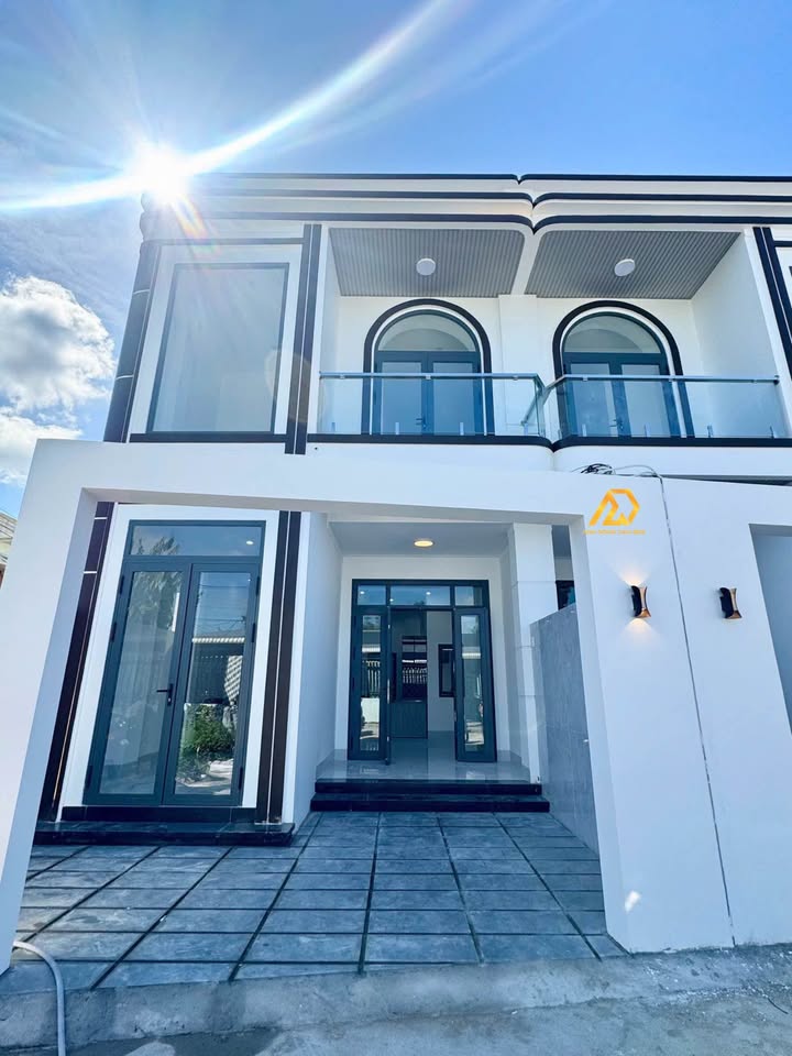 Bán nhà mới 1 trệt 1 lầu, vị trí đẹp tại Vĩnh Long - Giá 3.2 tỷ