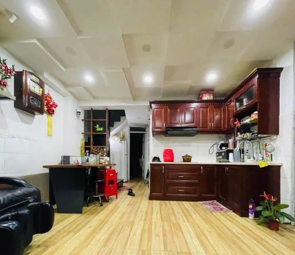 Bán nhà 4 tầng trung tâm Quận 3, 7 phòng ngủ, hẻm Lê Văn Sỹ, gần chợ, trường học, giá chỉ 5.5 tỷ