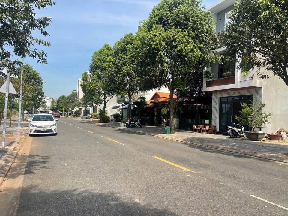 Bán lô đất mặt tiền cực đẹp tại đường Phạm Ngọc Thạch, phường Bà Rịa