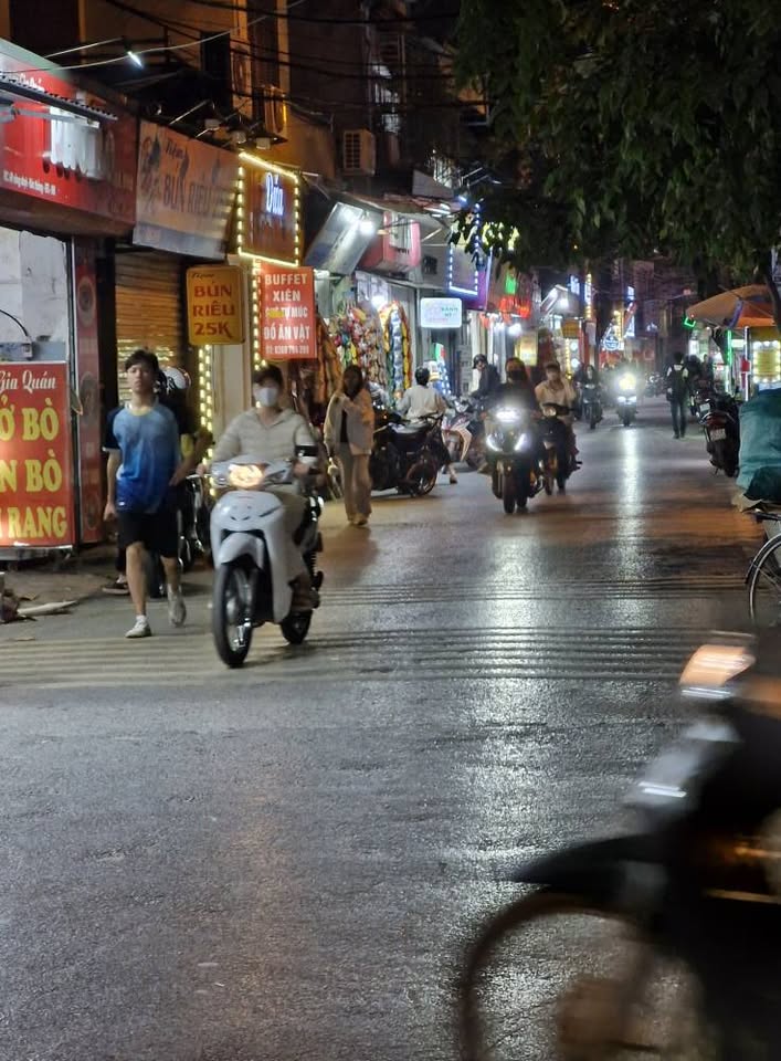 Nhà mặt phố Lê Văn Hiến, kinh doanh đỉnh, gần Học viện Tài chính, nhỉnh 7 tỷ