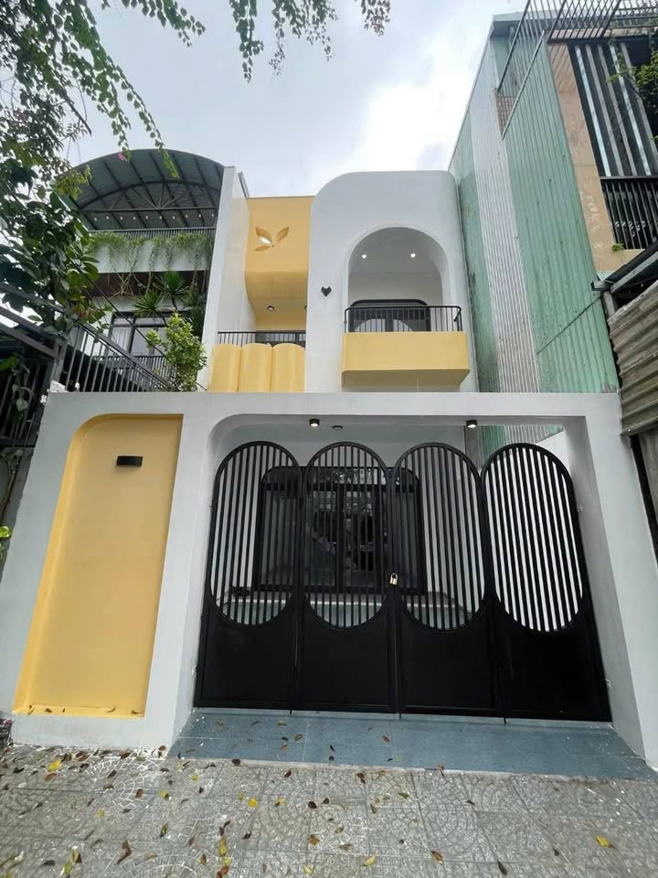 Nhà kiên cố, xây để ở lâu dài, không phải nhà đầu tư xây bán, tọa lạc tại mặt tiền đường Phước Lý 15, Đà Nẵng