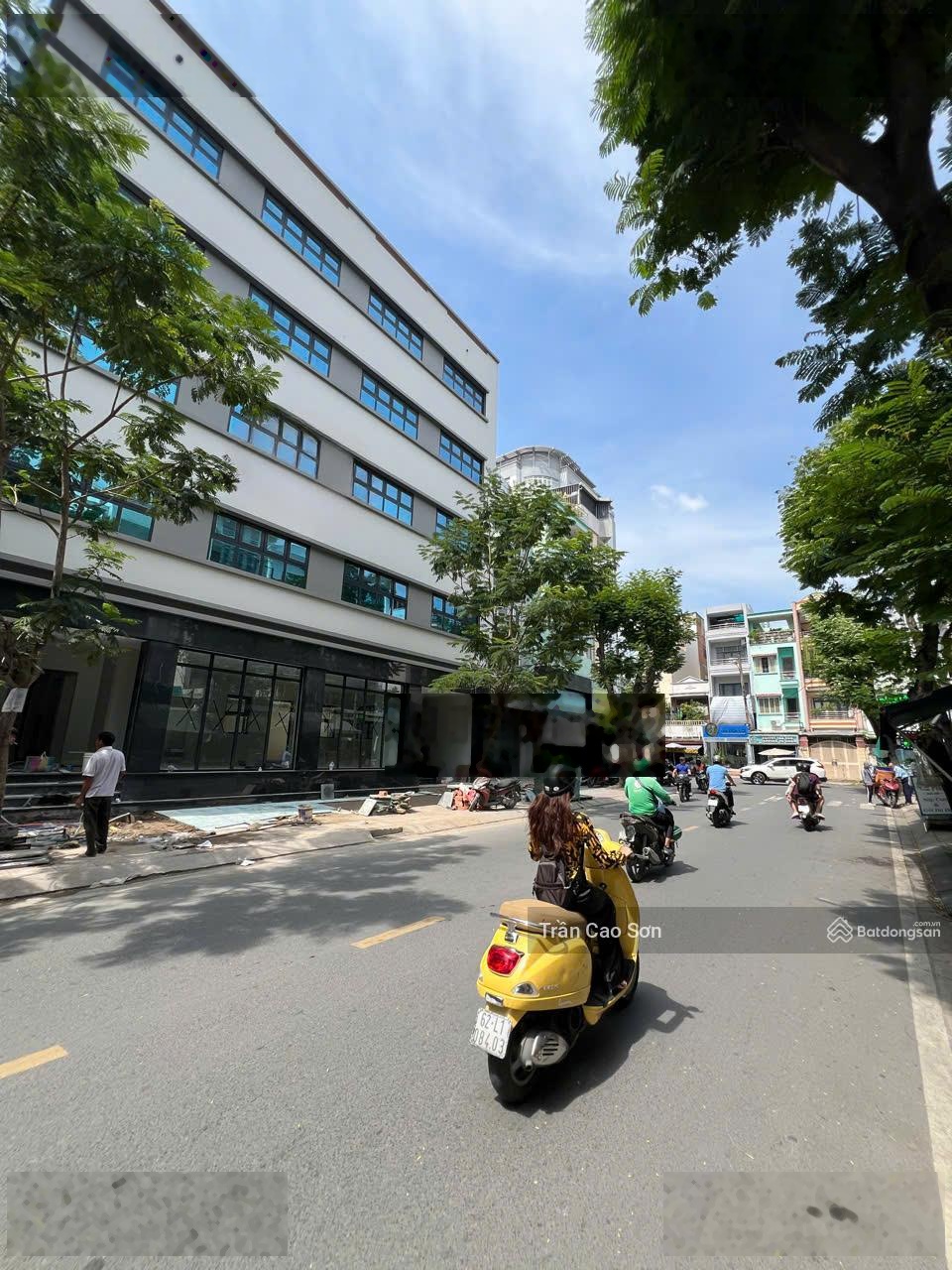 Cho thuê MT 7A Thành Thái, P14, Q10. DT: 17x10m hầm + 5T, thang máy + PCCC, điều hòa. Giá 125tr/th