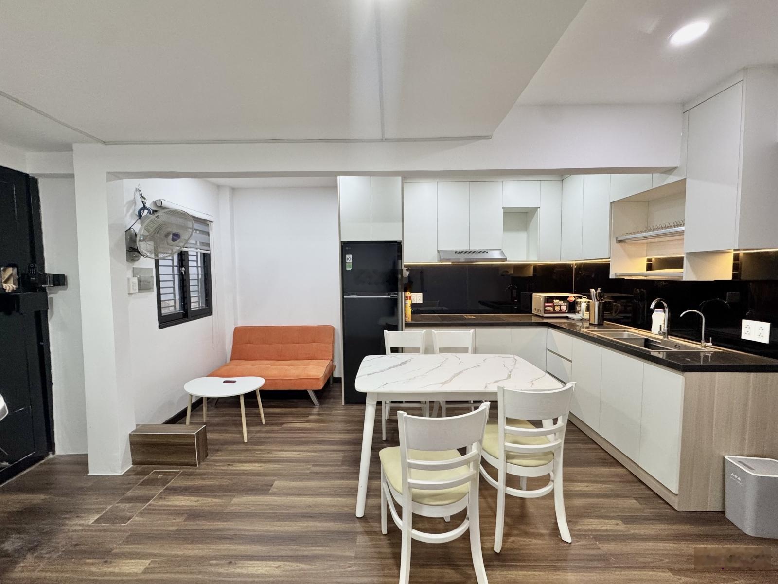 Cho thuê nhà riêng tại đường Sư Vạn Hạnh, Quận 10, 2PN - 2WC, nội thất cao cấp ngay Vạn Hạnh Mall