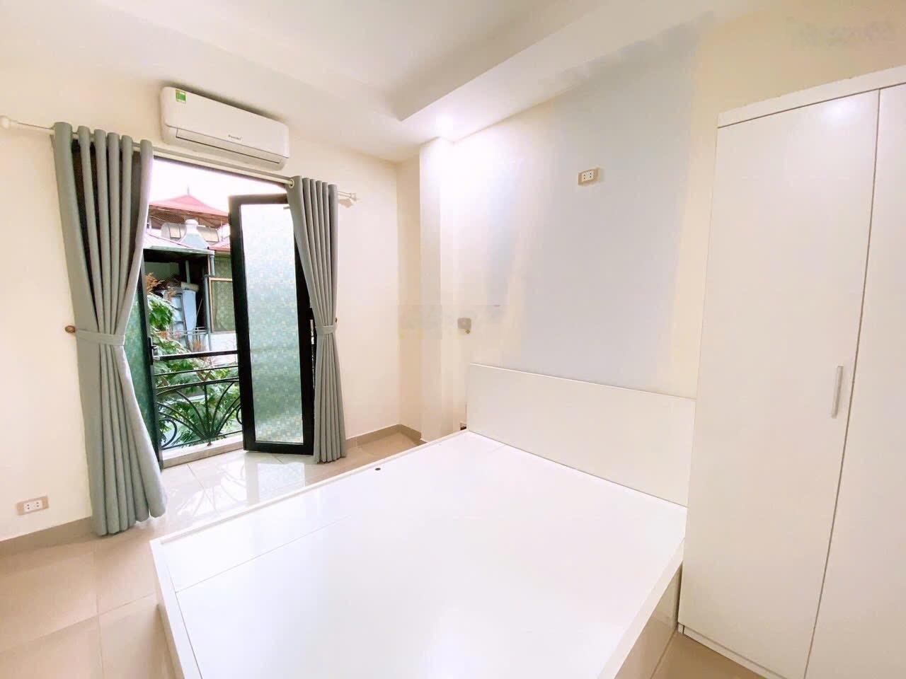 Toà nhà 7tầng thang máy oto vào nhà