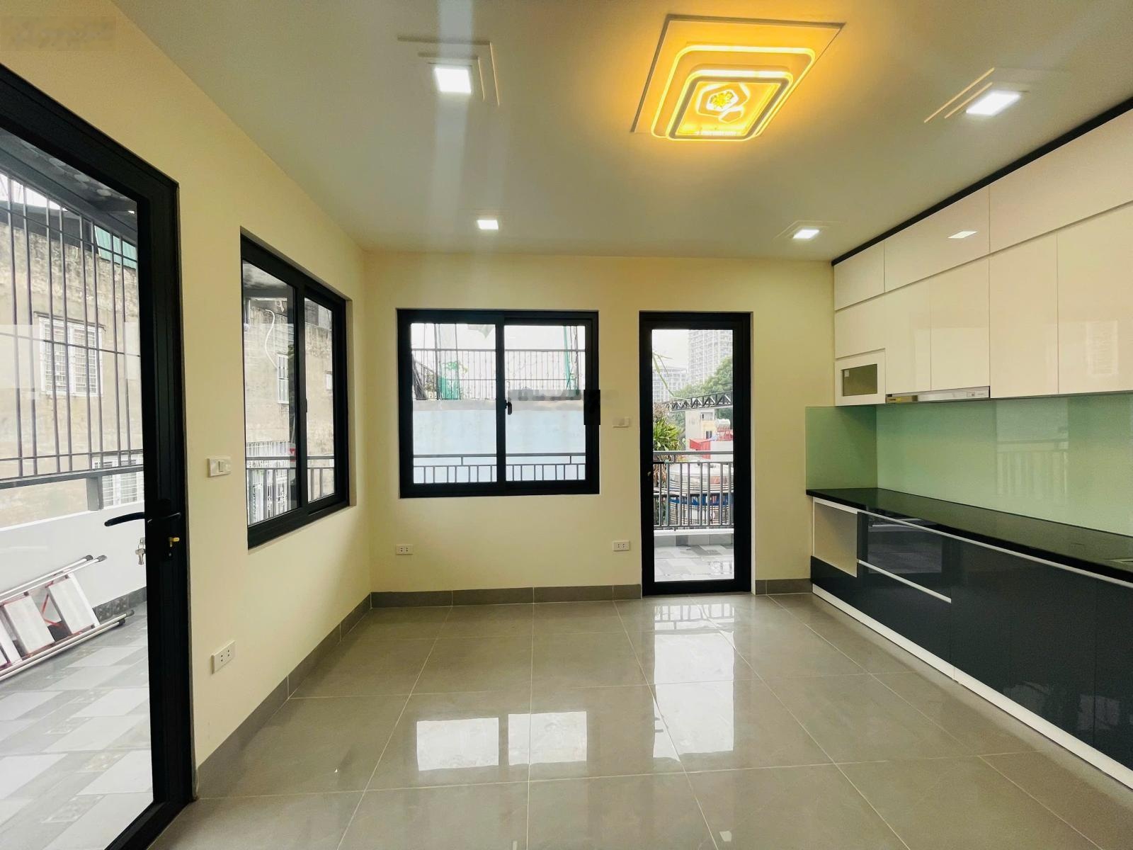 Hiếm! Nhà cực đẹp 62m2x6T thang máy, lô góc 3 thoáng, sân để xe riêng, cách mặt phố 35m phố Đội Cấn