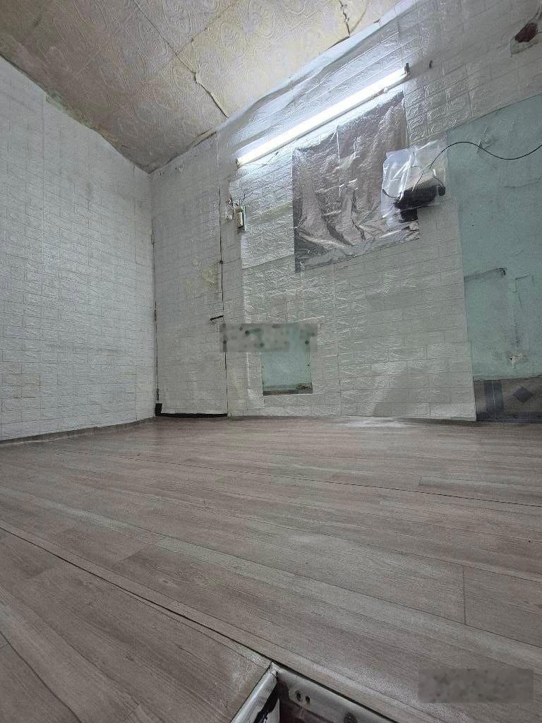 Q1, 30M RA MẶT TIỀN NGUYỄN CƯ TRINH, nhà nát chỉ 2 tỷ - DT: 9,8m2( 3.25 x 3.05), Không Quy Hoạch