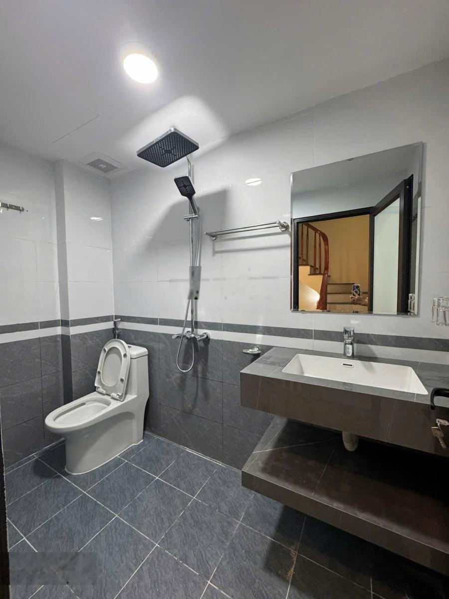 Nhà Ngọc Hà, nhà riêng gần phố, gần ôtô, 2 thoáng, mặt ngõ thông, gần hồ, ở sướng, 39m2*5T