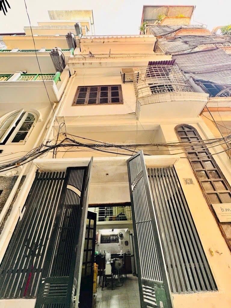 Phố Hoàng Hoa Thám- Phân lô- Ô tô đỗ cửa- sát phố- dân xây- 2 thoáng- 44m2- 13.15 tỷ