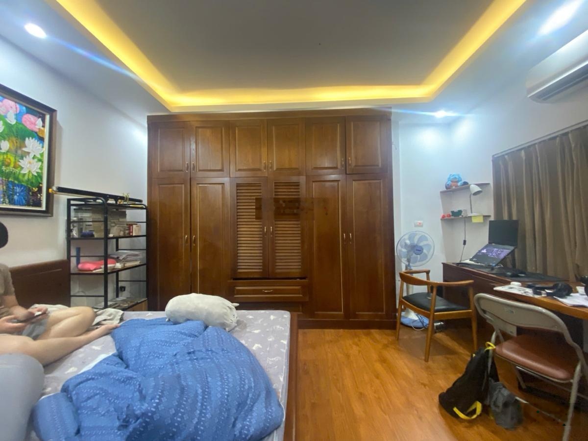 Công năng đầy đủ - Chủ xây vững chắc - nội thất hợp lý - 5 tầng - sổ đỏ vuông vắn