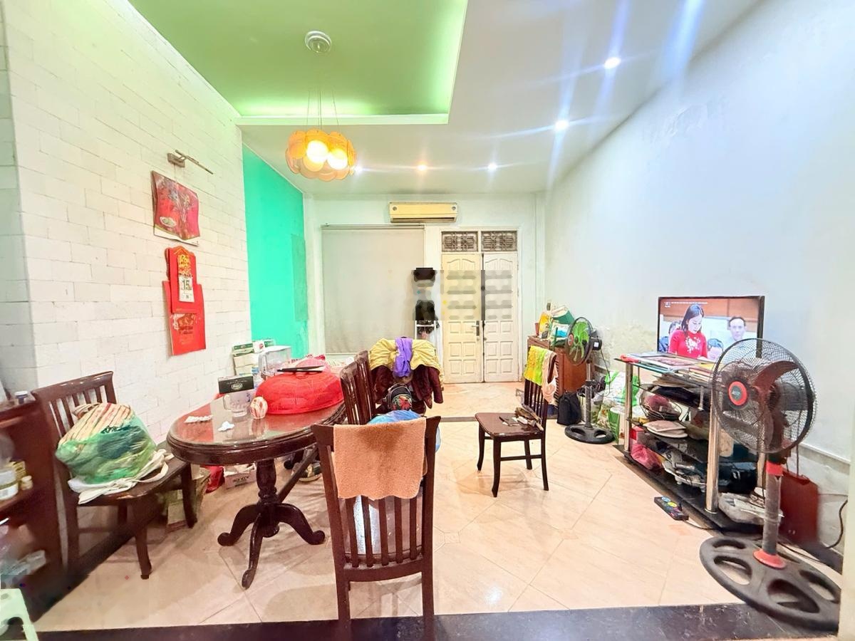 Nhà đẹp dân xây chắc chắn - đầy đủ tiện nghi - 2 mặt thoáng - sổ nở hậu