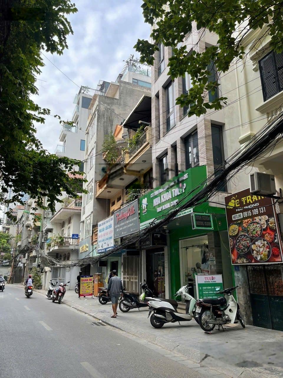 Bán nhà mặt phố Vạn Bảo - 28 tỷ - 71m2 - 2 thoáng - Vỉa hè rộng