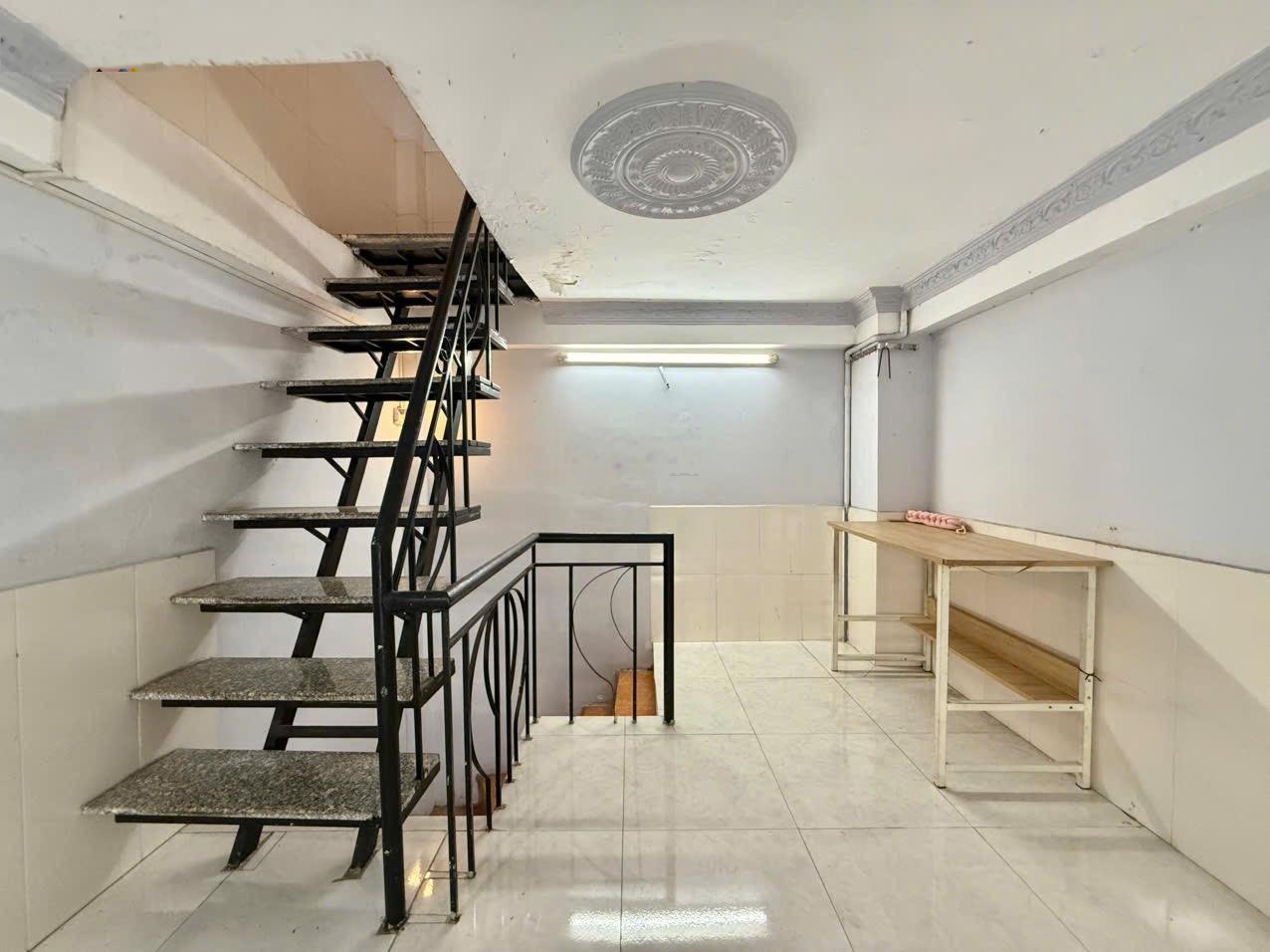 Vị trí khan hiếm-hẻm ô tô thông - 4 tầng - đường Trần Bá Giao-ngay đại học Văn Lang - dễ cho thuê