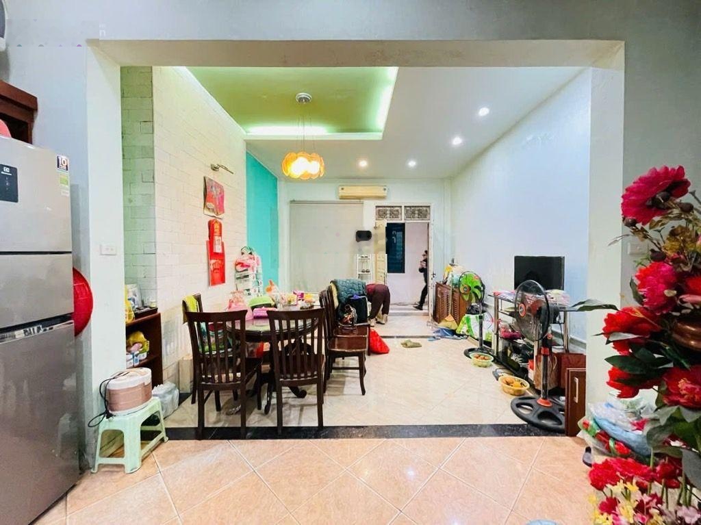 Bán nhà riêng ngõ 40 thành công ba đình, diện tích 38m 4 tầng mặt tiền 4,3m giá 10,8 tỷ