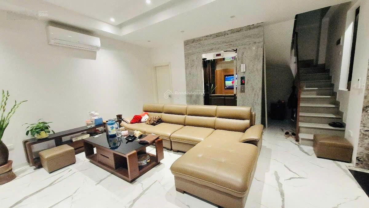 Chỉ 8,55 tỷ sở hữu nhà Ngọc Khánh, 44m2, xây mới 7T, thang máy, 7 chỗ sát nhà, văn minh, ở sướng.