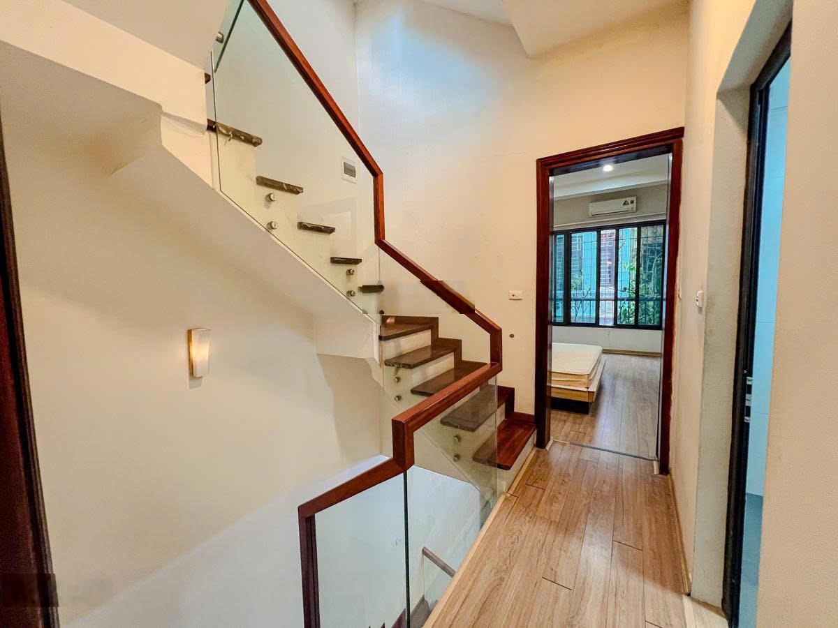 Hộ khẩu Giang Văn Minh 40m ra ô tô, ngõ thông, 2 thoáng, MT 5m, không QH, dân xây, ở ngay 47m2*5T