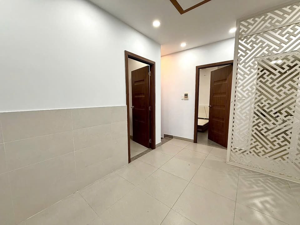 Bán nhà đường Cách Mạng Tháng Tám, phường 11, Quận 3