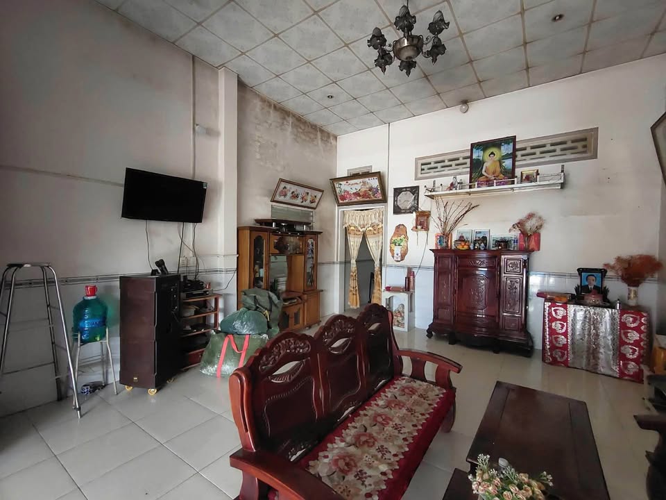 Ngôi nhà tọa lạc tại Xã Khánh Hòa, Huyện Châu Phú, với diện tích rộng lớn 6m x 24m