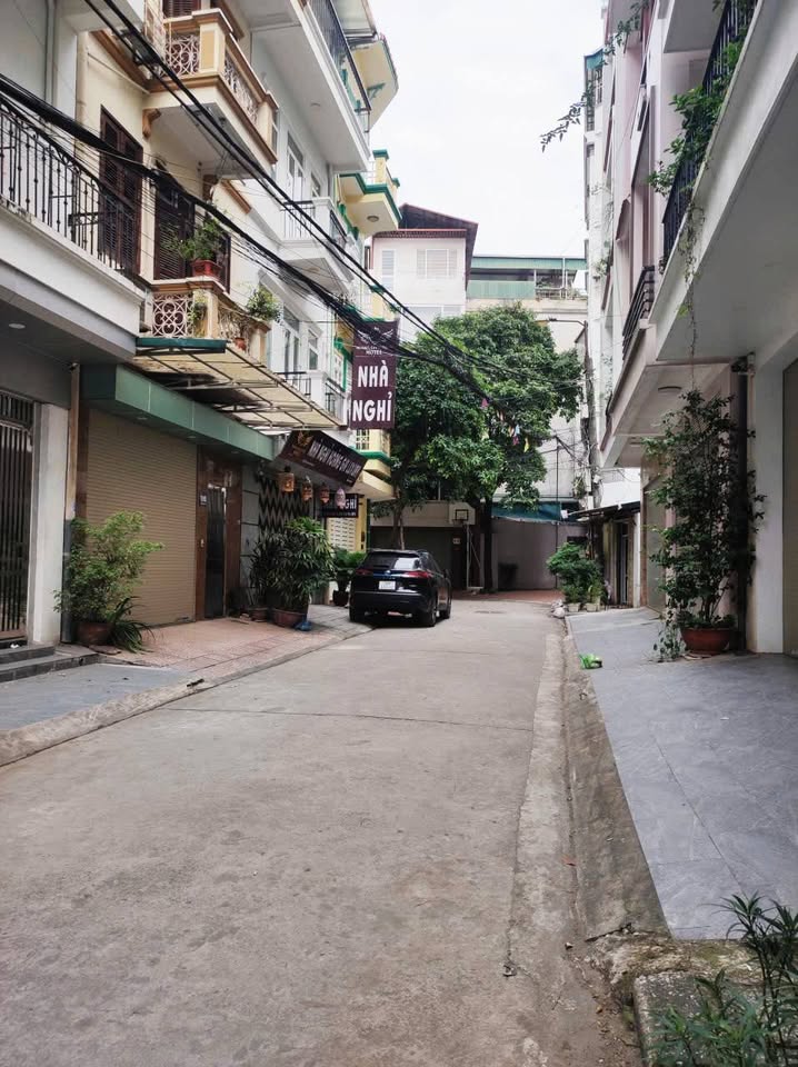 Nhà Hoàng Quốc Việt 95m², phân lô, 2 thoáng, gara, ô tô tránh, kinh doanh 30,3 tỷ