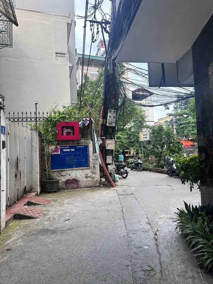 Nhà Chùa Láng xây cực chất, ngõ thông kinh doanh, ô tô đỗ gần, sổ đỏ hơn 1 tỷ