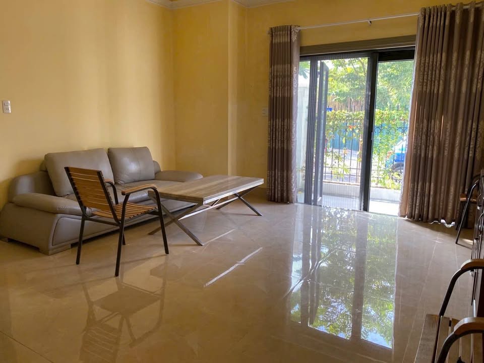 Bán nhà 3 tầng trung tâm thành phố Huế, 5 phòng ngủ, diện tích 150m2, giá 14 tỷ