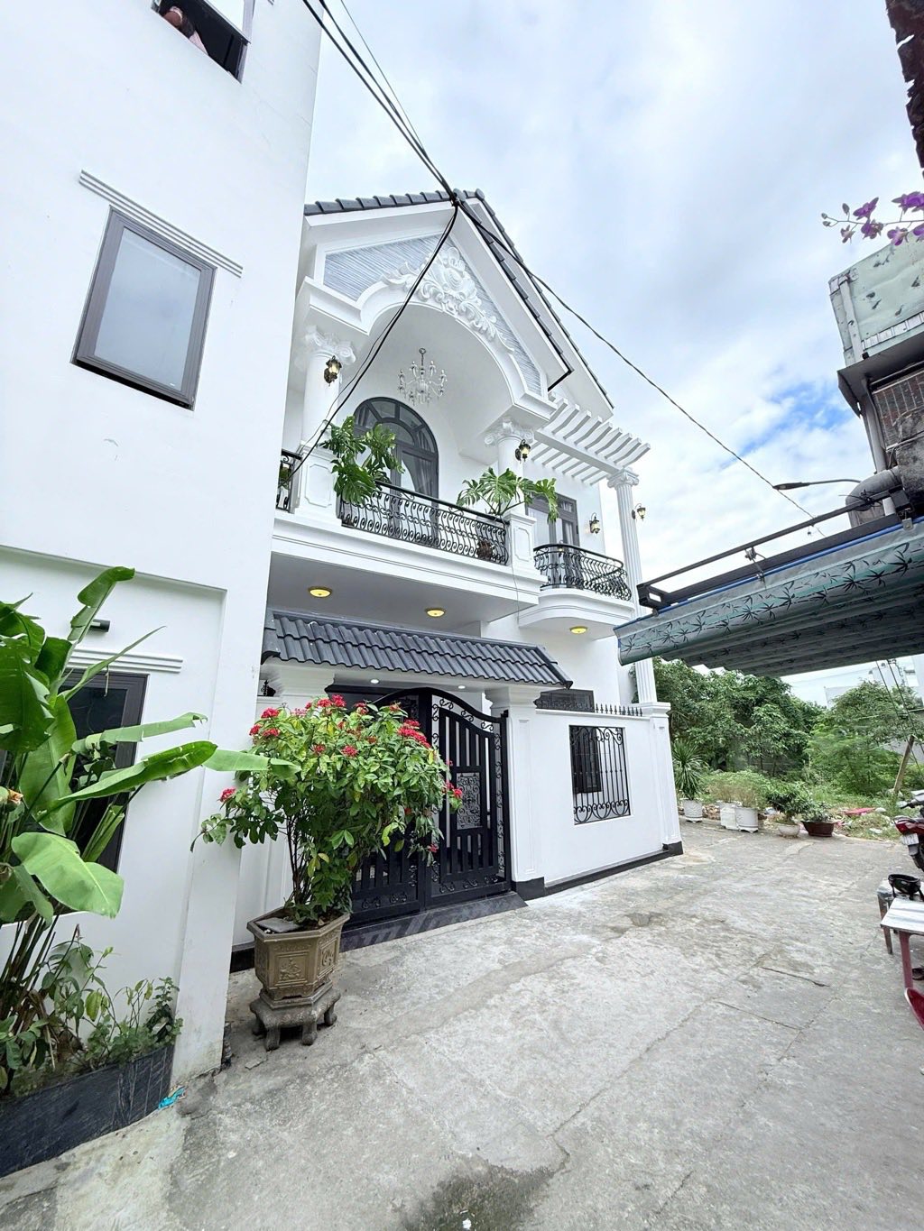 Biệt thự mini Nguyễn Xí 3 phòng ngủ, 2 toilet, giá 5,5 tỷ, đảm bảo không ngập lụt