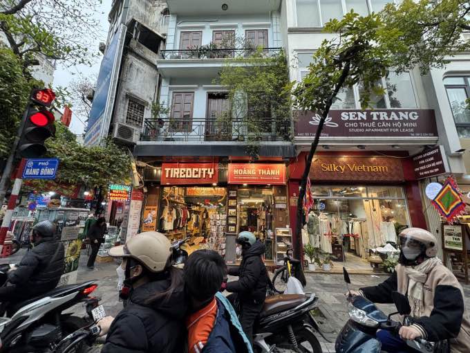 Cho thuê nhà mặt phố Hàng Bông, Hoàn Kiếm: Diện tích 105m2/sàn, mặt tiền 6m, giá chỉ 85 triệu/tháng!