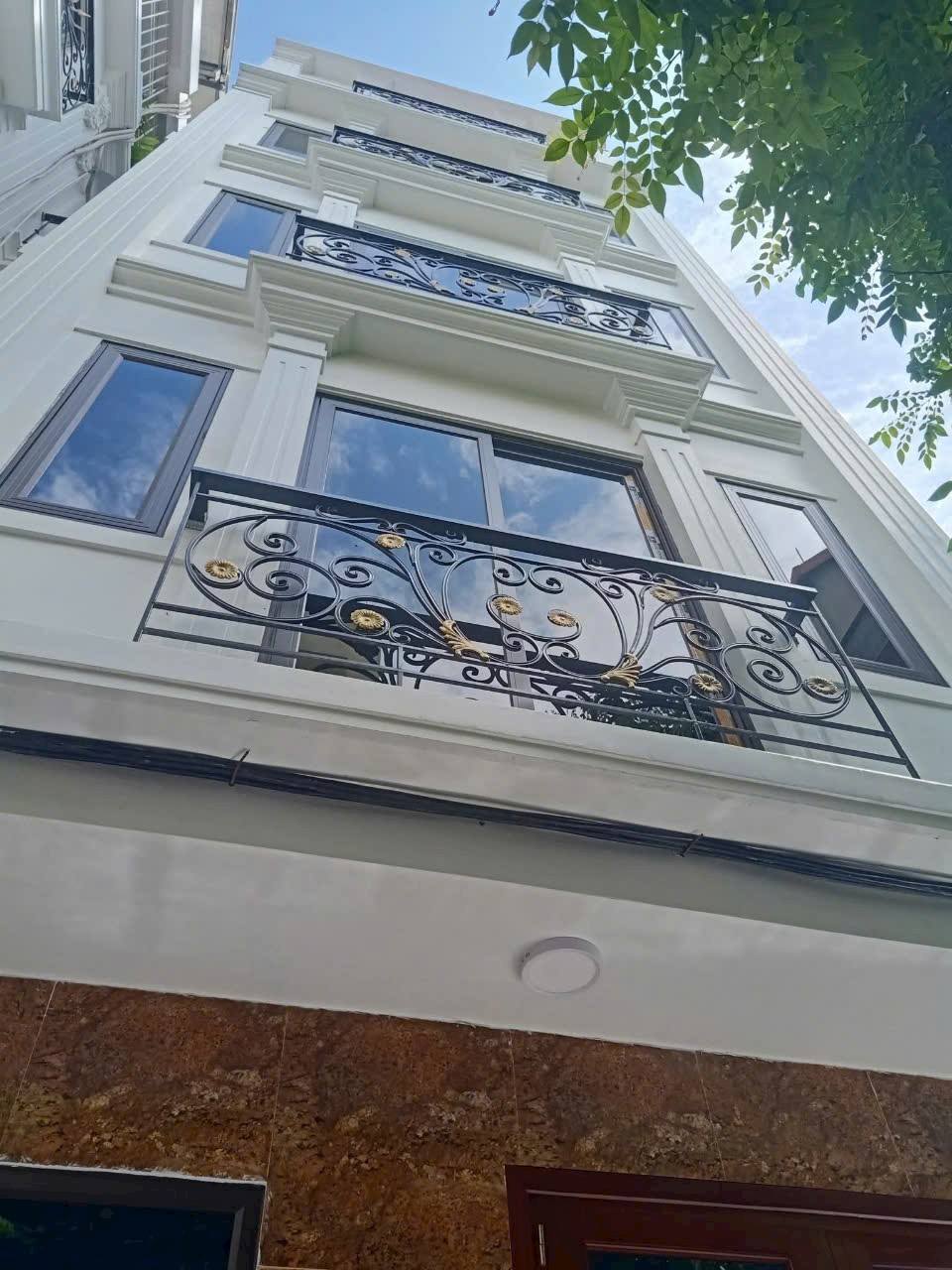 Nhà đẹp Tứ Liên, Tây Hồ 55m2, thang máy, nội thất đầy đủ, ô tô đỗ cửa, gần Hồ Tây