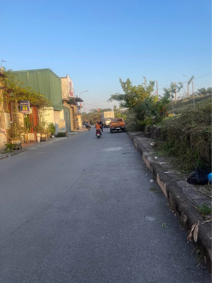 Bán nhà phố 2 tầng mặt phố Hà Huy Tập, Yên Viên, Gia Lâm, mặt tiền 7m, kinh doanh tốt, giá 5x tỷ