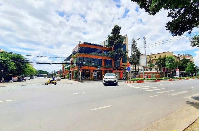 Bán đất mặt tiền đường Nguyễn Ái Quốc, gần trường Bùi Thị Xuân, diện tích gần 1400m2