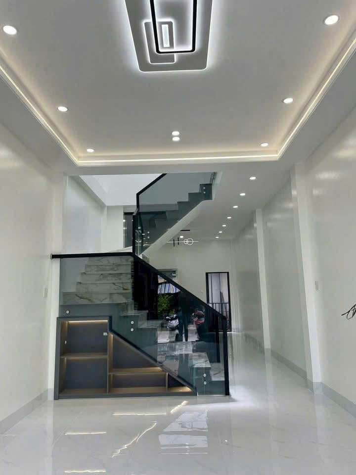 Nhà 1 trệt 1 lầu mới xây đẹp lung linh tại Xẻo Trôm, Long Xuyên