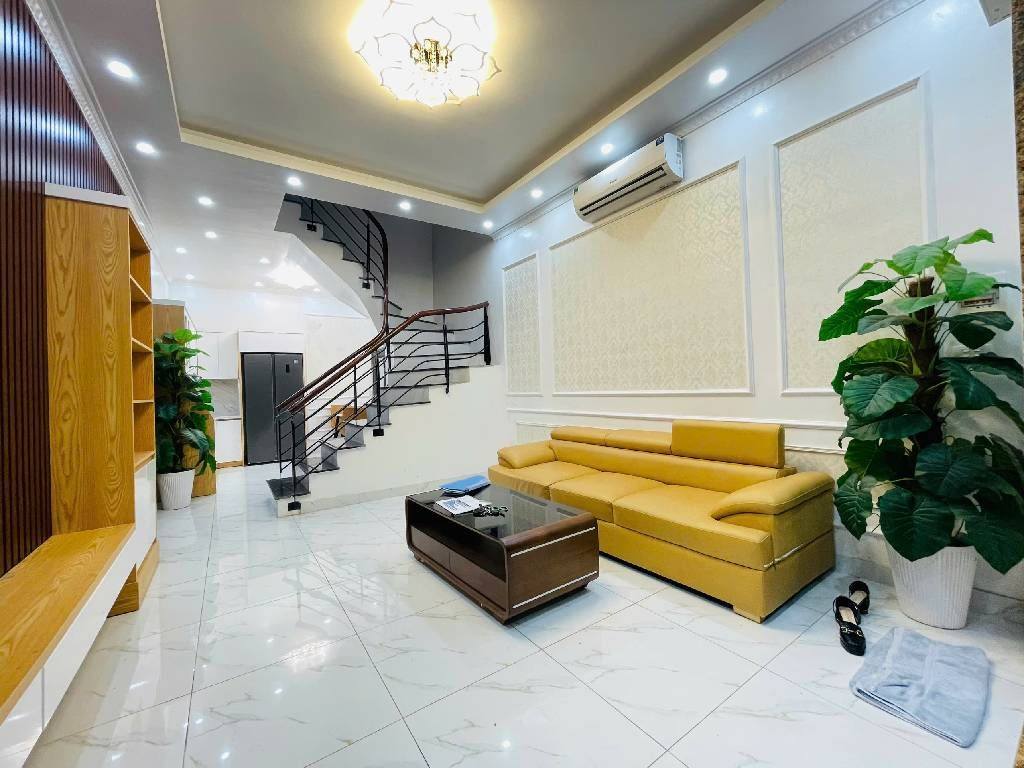 Lò Đúc - Trần Khát Chân, nhà 4 tầng, 4 phòng ngủ, ngõ thông, ba gác phi vèo vèo