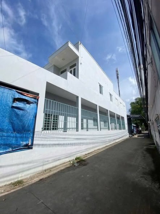 Bán căn góc 2 mặt tiền kinh doanh, vừa ở vừa cho thuê đường Giồng Lớn, Long An