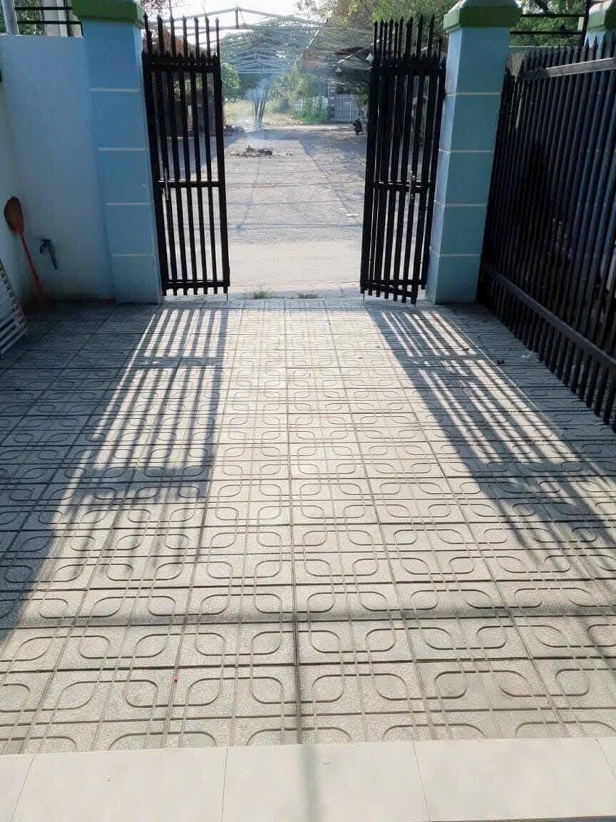 Cho thuê nhà hẻm xe tải đường Trần Bình Trọng, Thủ Dầu Một, diện tích 4m x 25m, giá 5.5 triệu