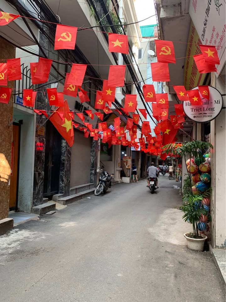 Nhà mới 6 tầng thang máy Thái Thịnh, Đống Đa, vị trí trung tâm, gần ô tô