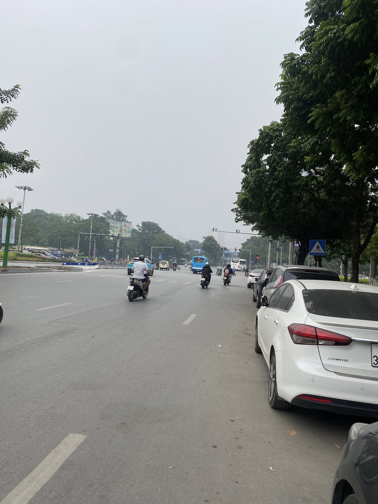 Cầu Giấy nhà dân xây kết cấu bê tông cốt thép, lô góc 2 thoáng, ngõ ba gác tránh xe máy, giá yêu thương