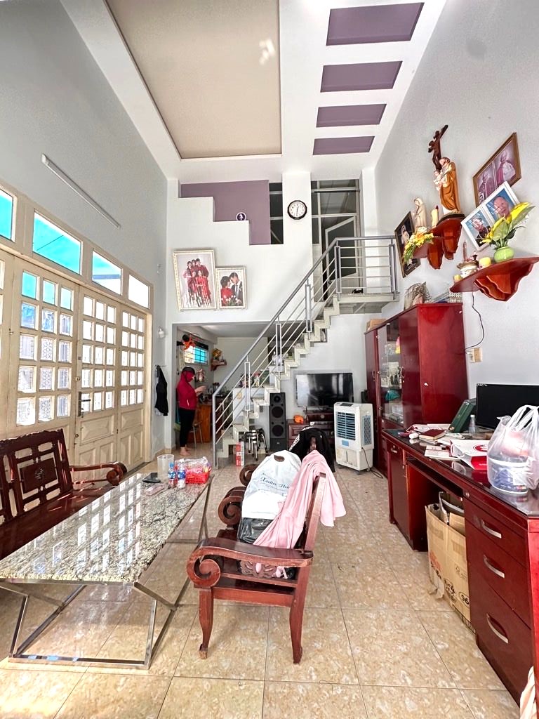 Nhà căn góc 3 tầng sát mặt tiền, hẻm 6m ngay chợ Tân Hương, Tân Phú