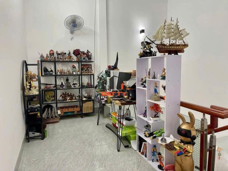 Bán nhà 1 mê hẻm 118 Y Nuê, Ea Tam, 3 phòng ngủ, sân ô tô, gần chợ, trường học. Giá 2.95 tỷ