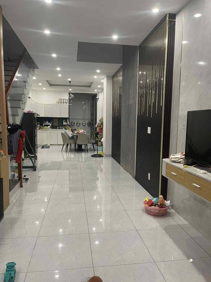 Nhà mặt tiền 1 trệt 2 lầu, khu tái định cư phường 4, Cà Mau, an cư lạc nghiệp