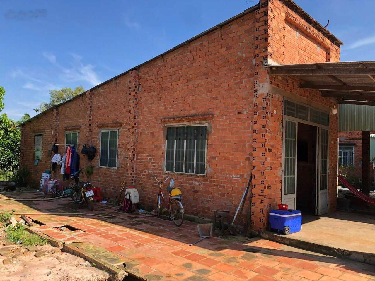 Cho thuê nhà 2 MT đường nhựa - 14,3x 36,8 nở hậu 15,8 m - DT 557,5m2 (2 sổ) giá 3tr/th