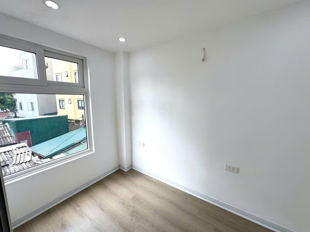 Chính chủ nhờ bán căn nhà phố Khâm Thiên - Đống Đa - Ngõ nông - gần hồ - 12m2 - nhỉnh 2 tỷ