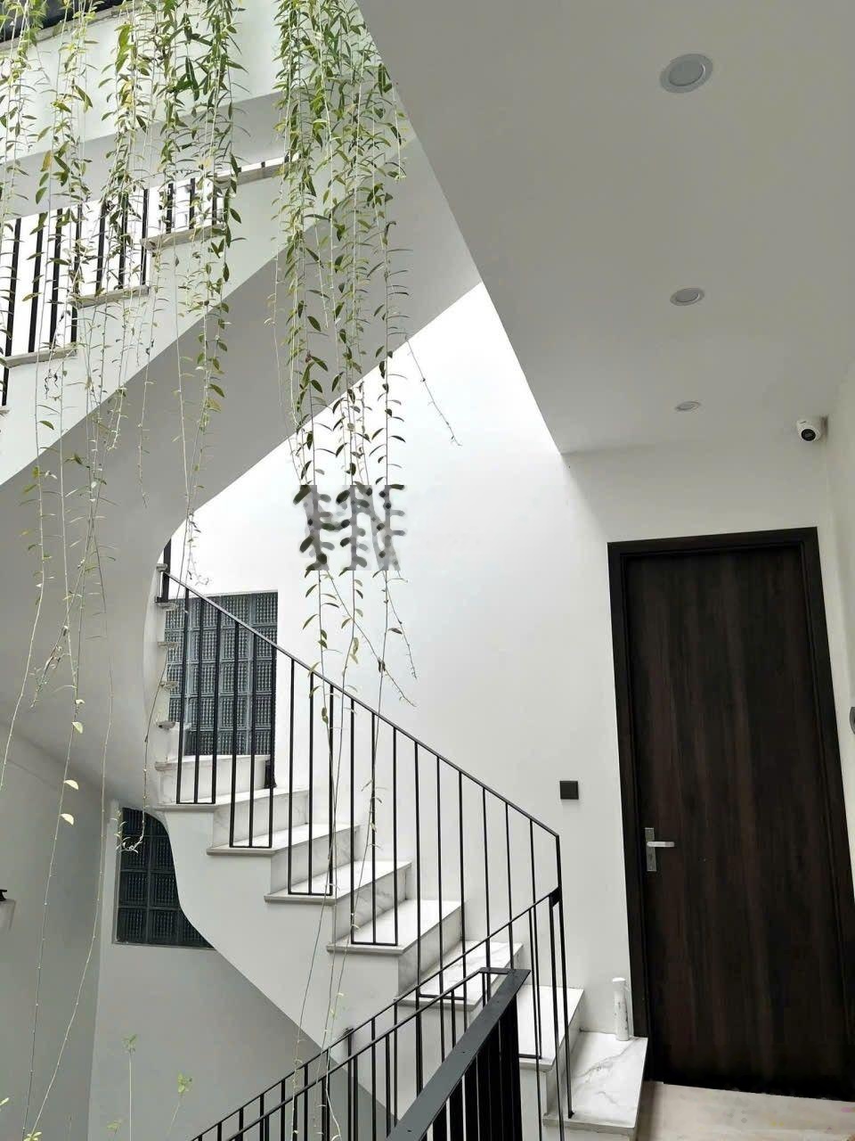 Chính chủ bán nhà ngõ 61 giang văn minh- 1 nhà ra phố- 50m 5 tầng mt:5m gia hơn 11 tỷ - hai thoáng