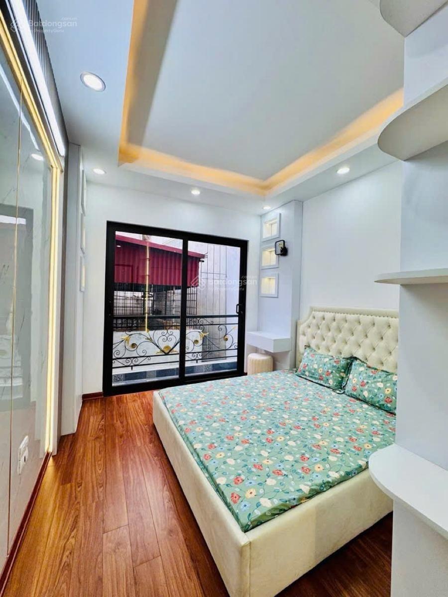 Nhà đẹp mới tinh full NT, ngõ thông yên tĩnh ở sướng. Dt 25m 5T mt3,3m giá 5,59 tỷ còn TL