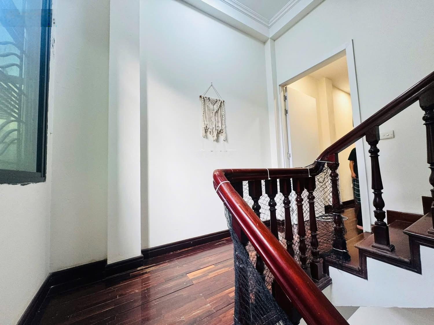 Xem là chốt! Đội Cấn, ngõ thông, ba gác chạy, gần ô tô, dân xây KCBT, tặng NT, ở ngay, 46m*5t