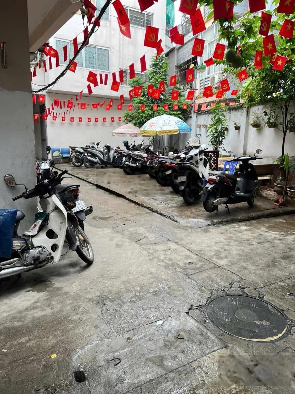 Bán nhà riêng 23m2, nhỉnh 6 tỷ - tại đội cấn - lô góc, gần phố, có sân rộng để xe