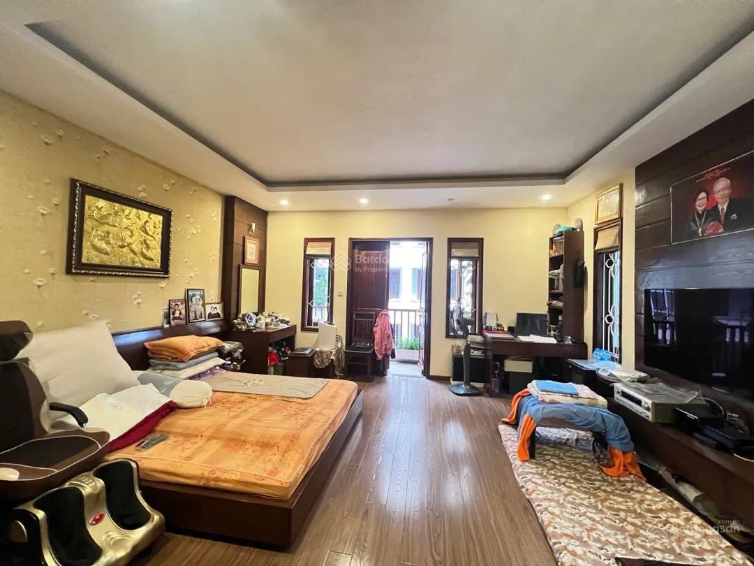 Bán nhà riêng 83m2, 5 tầng, giá 3x.x tỷ tại Ngọc Khánh - ô tô tránh, ngõ thông, hiếm nhà bán