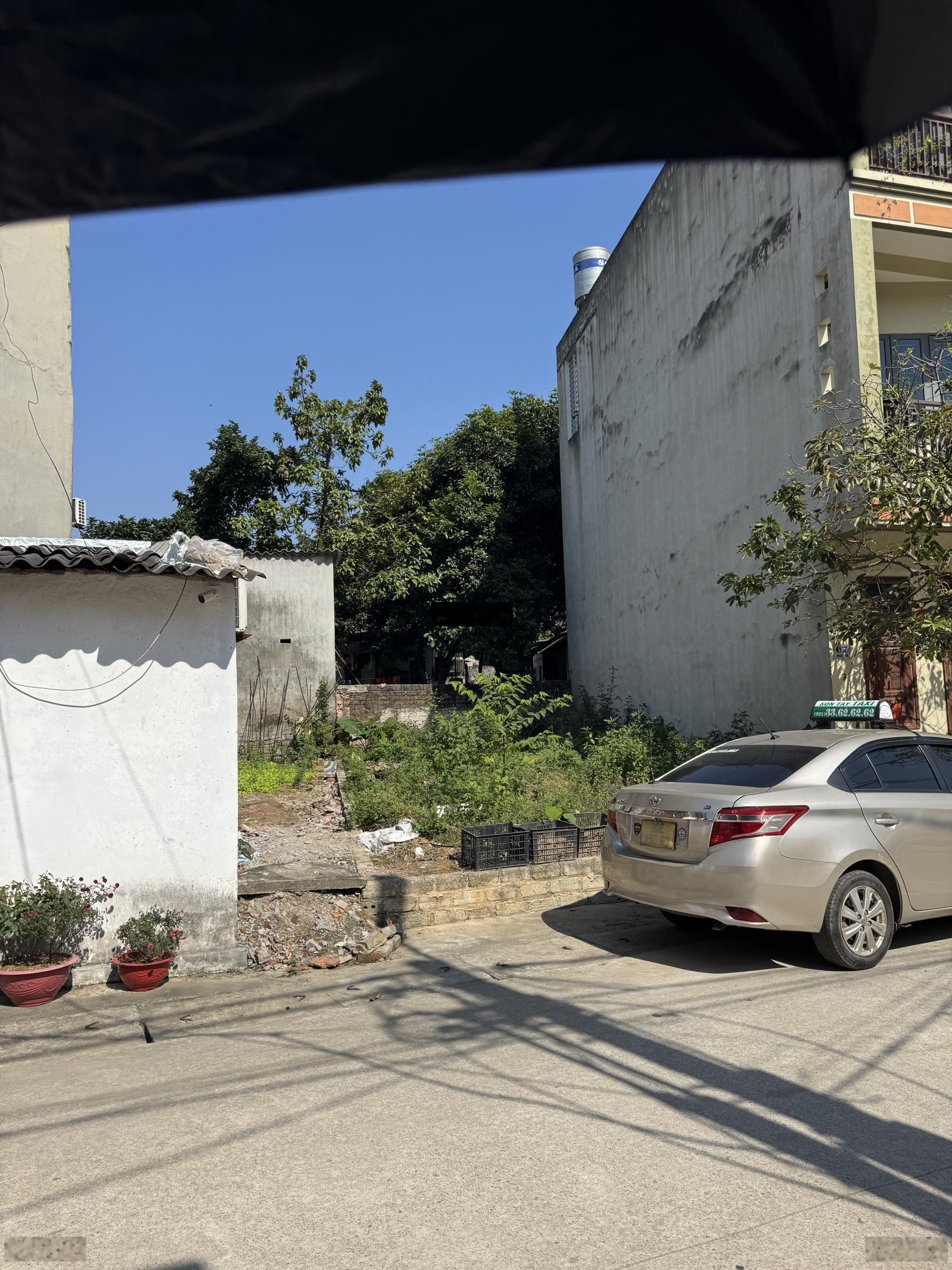 Cần bán nhanh đất trung tâm lõi đô thị Xuân Khanh, ngay sát các trường đại học DT 90m2 MT 6m