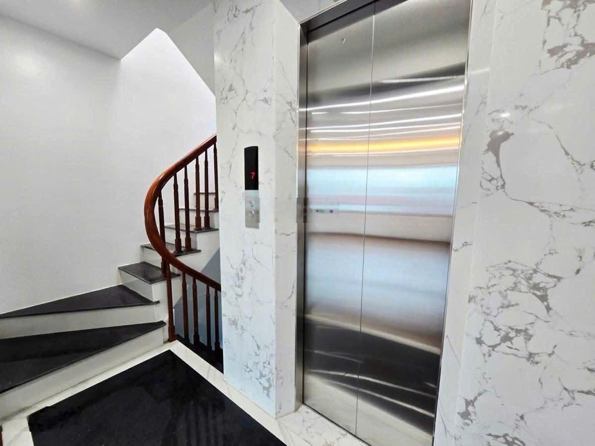 Bán nhà Văn Cao - Đốc Ngữ - Hơn 17 Tỷ - 50m - 7 tầng xây mới - Ô tô tránh - Vừa ở vừa kinh doanh