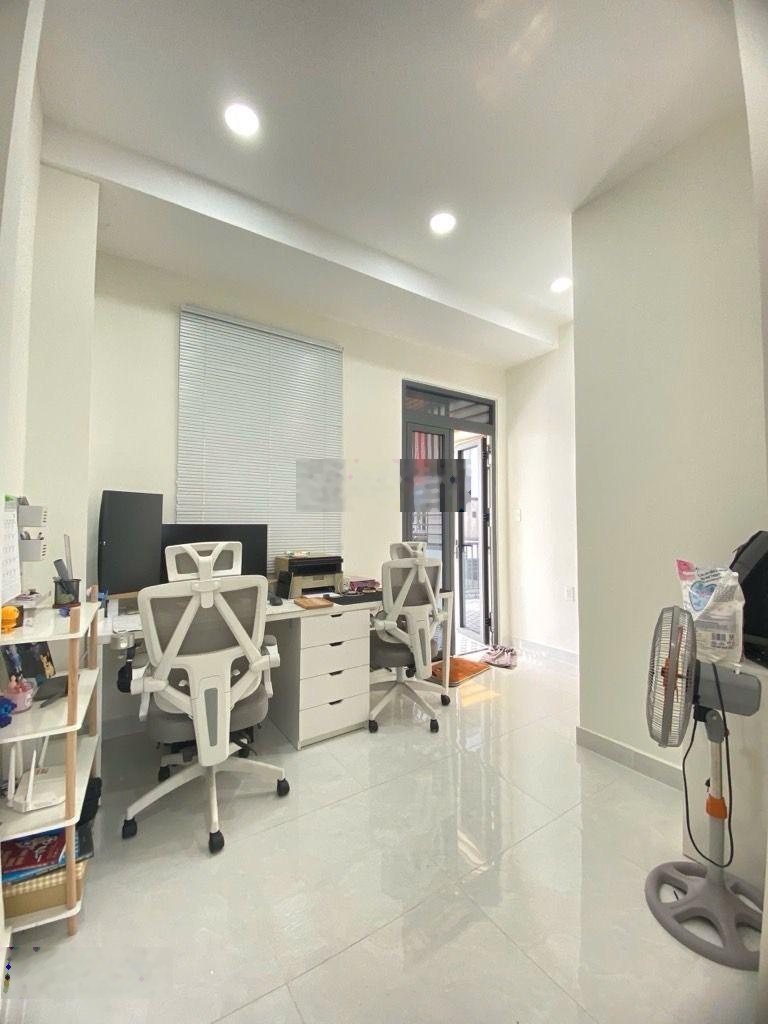 Bán nhà Nơ Trang Long - chỉ 5,x tỷ - ngang 4m - nở hậu - hẻm rộng rãi thoáng mát xe hơi đến sát nhà